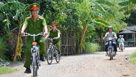 Xe đạp địa hình  bên công an thành phố