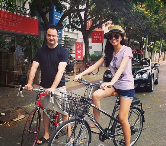 Kiều nữ tăng thanh hà đẹp giản dị bên xe đạp